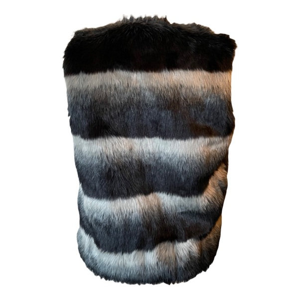 Glamsia Faux Fur Vest - Picture 2 of 4